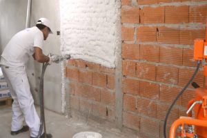 como preparar y aplicar el yeso proyectado